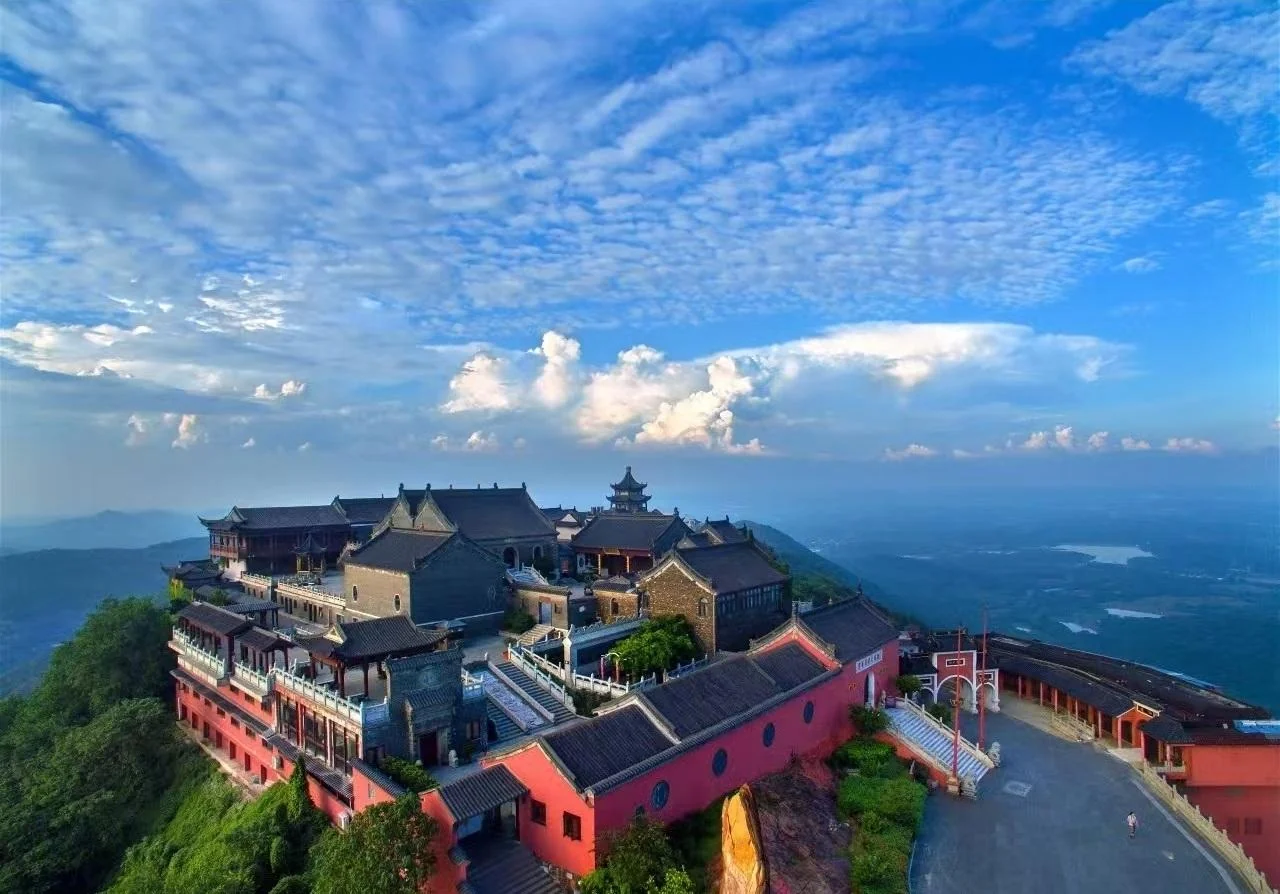 A temple complex on the summit of Maoshan beneath a blue sky